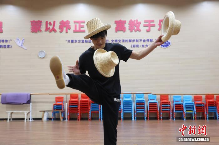 【新春走基层】江西杂技演员新春排练记：海外“赶场”贺新春