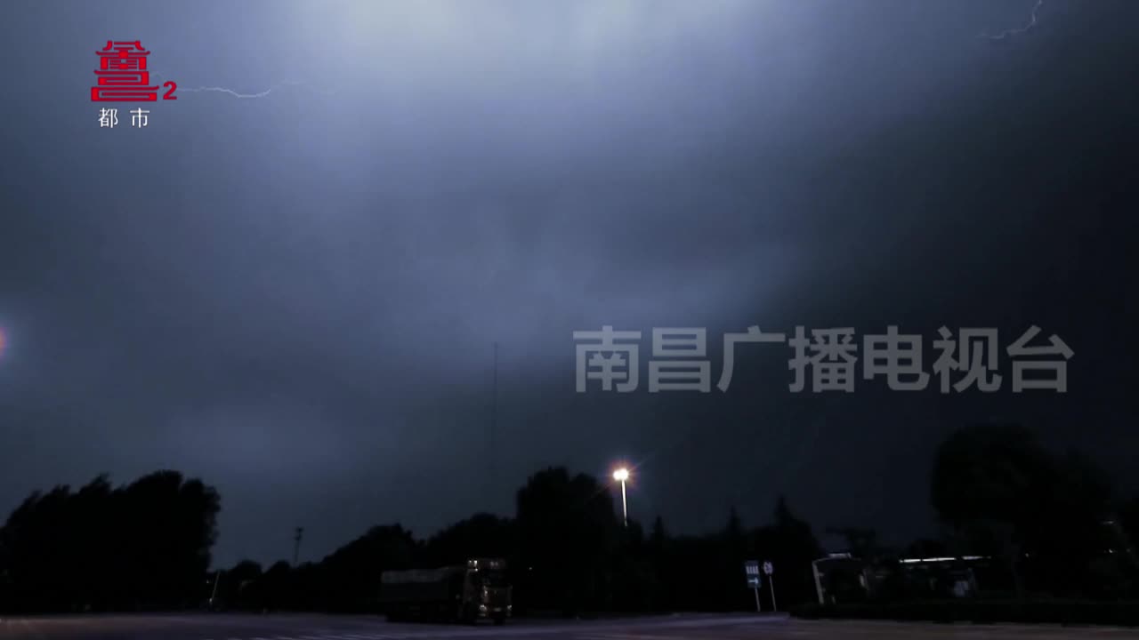 刘屹靖：追逐风暴的“00后”