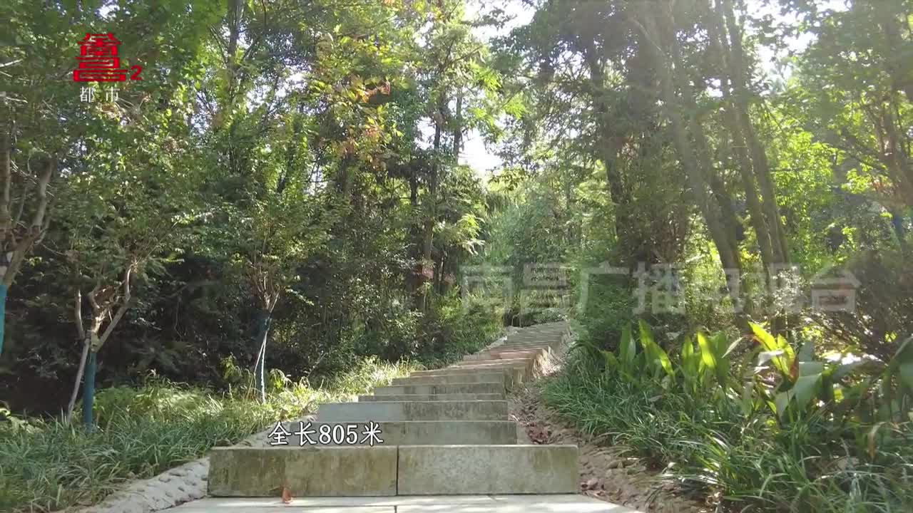 登昌南之巅  赏初秋之景