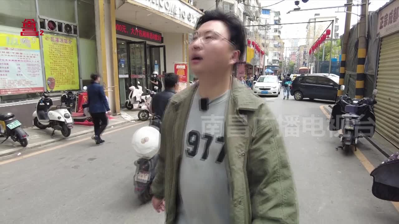 逛吃一条街：100元吃遍蛤蟆街