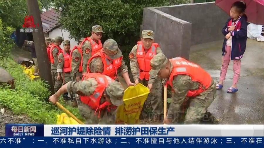 巡河护堤除险情  排涝护田保生产